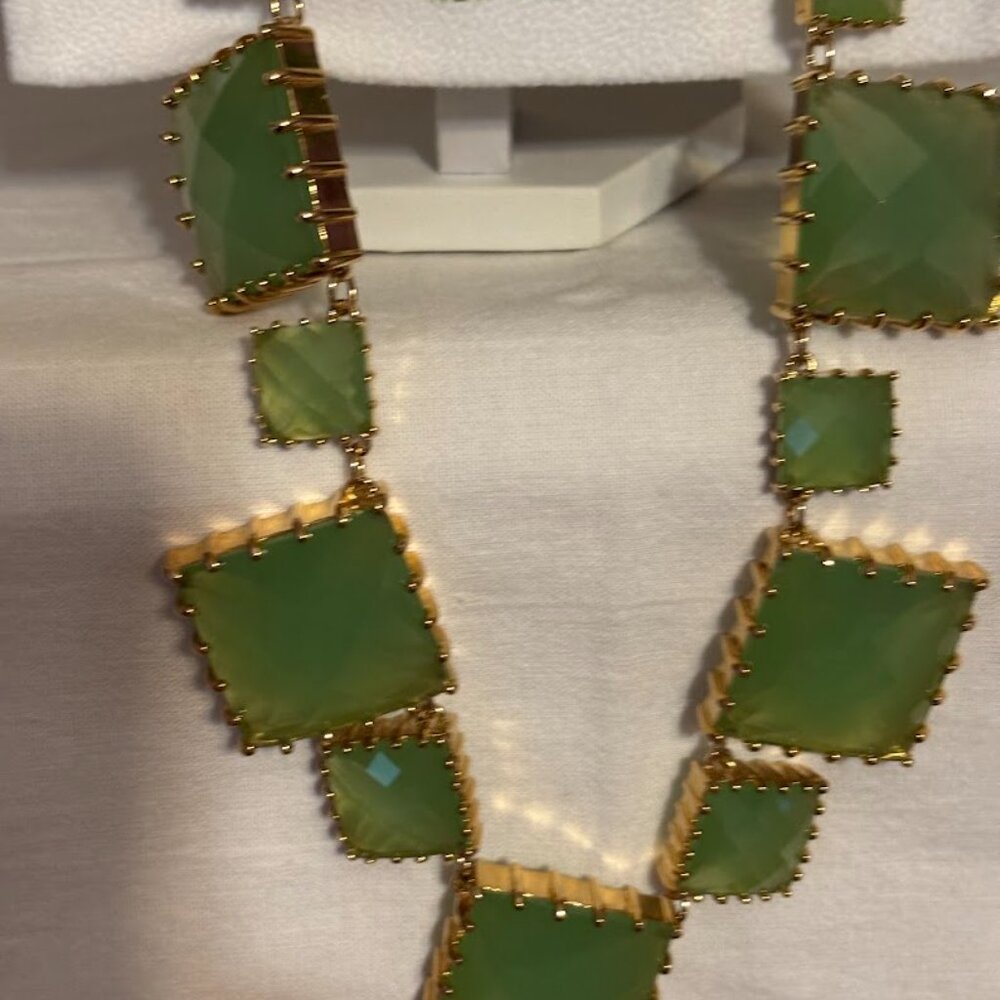 NWT KATE SPADE Green Color Necklace (30") in Gold Tone with KS pouch - Picture 4 of 11